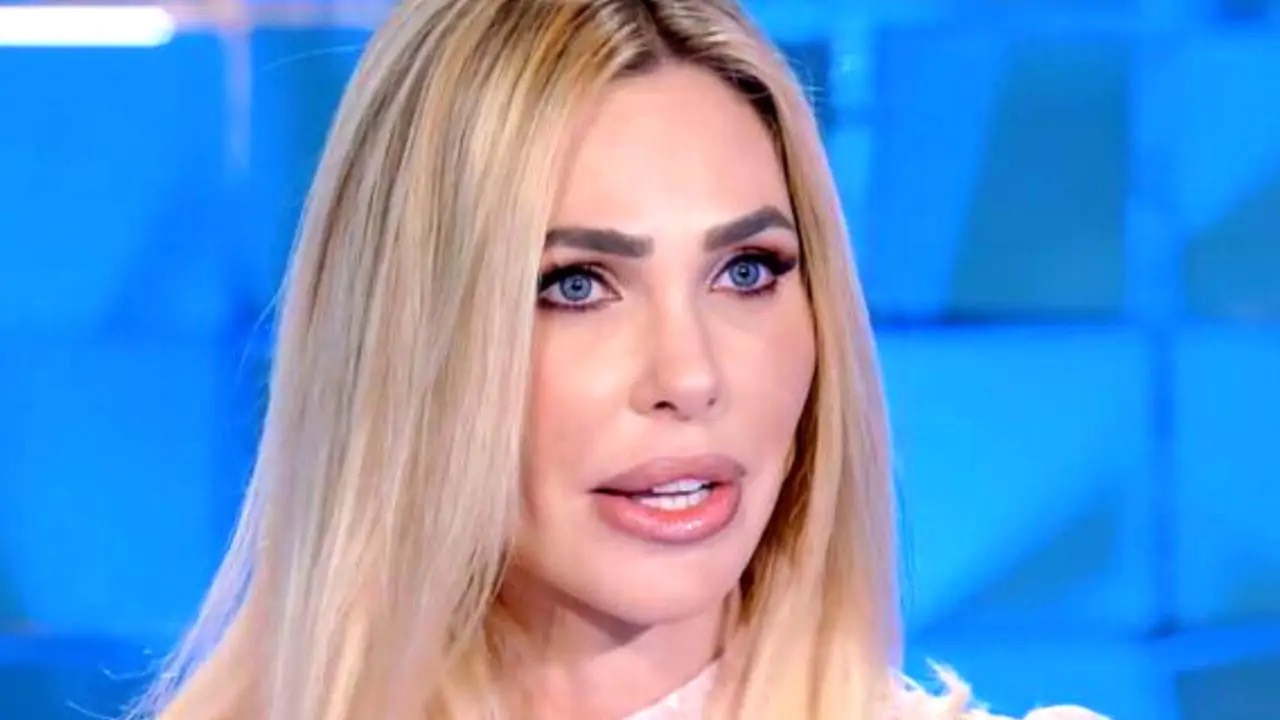 Ilary Blasi Instagram: perché dopo addio a Totti pubblica di più? «Non vuole…»