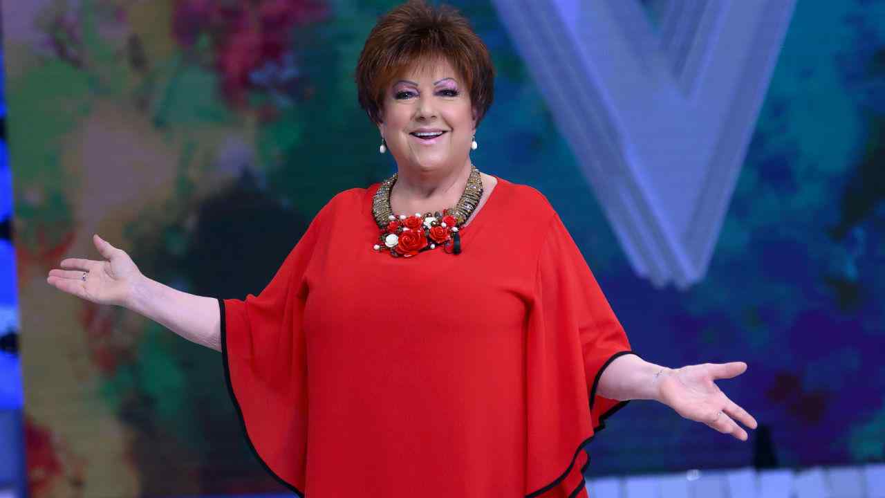 GF Vip 2022: Orietta Berti in concerto fa spoiler dopo un imprevisto