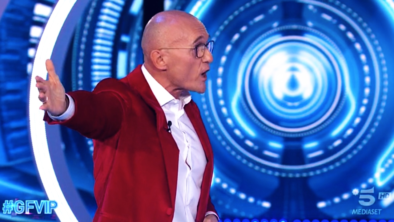 Signorini caccia Sara Manfuso dallo studio del GF Vip: lo scontro