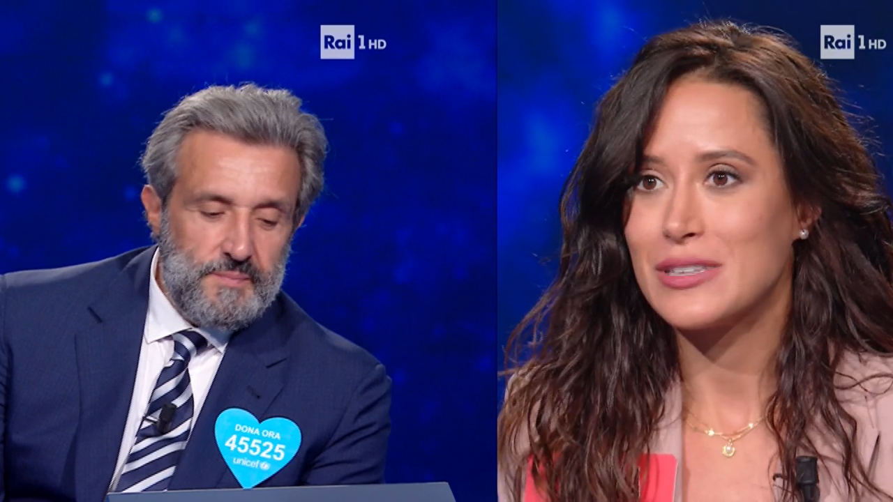 L’Eredità, Giulia sbaglia la ’Pizza’: Flavio Insinna elogia Ultimo