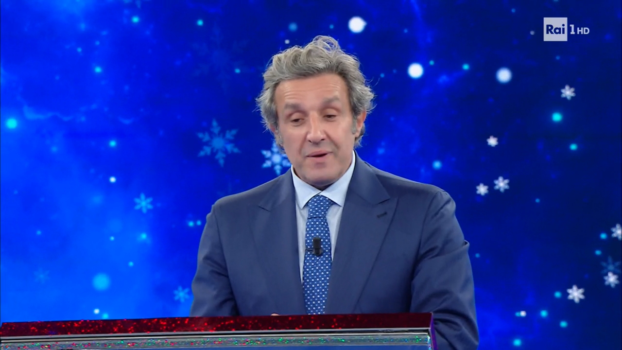 L’Eredità, standing ovation e commozione per Flavio Insinna e il suo traguardo raggiunto