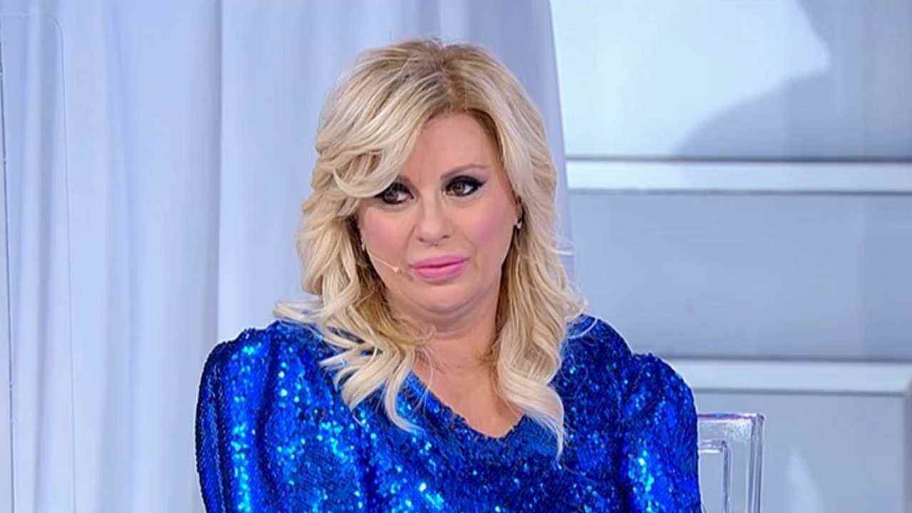 Tina Cipollari si sposa? «Tornata con l’ex». Gossip e retroscena