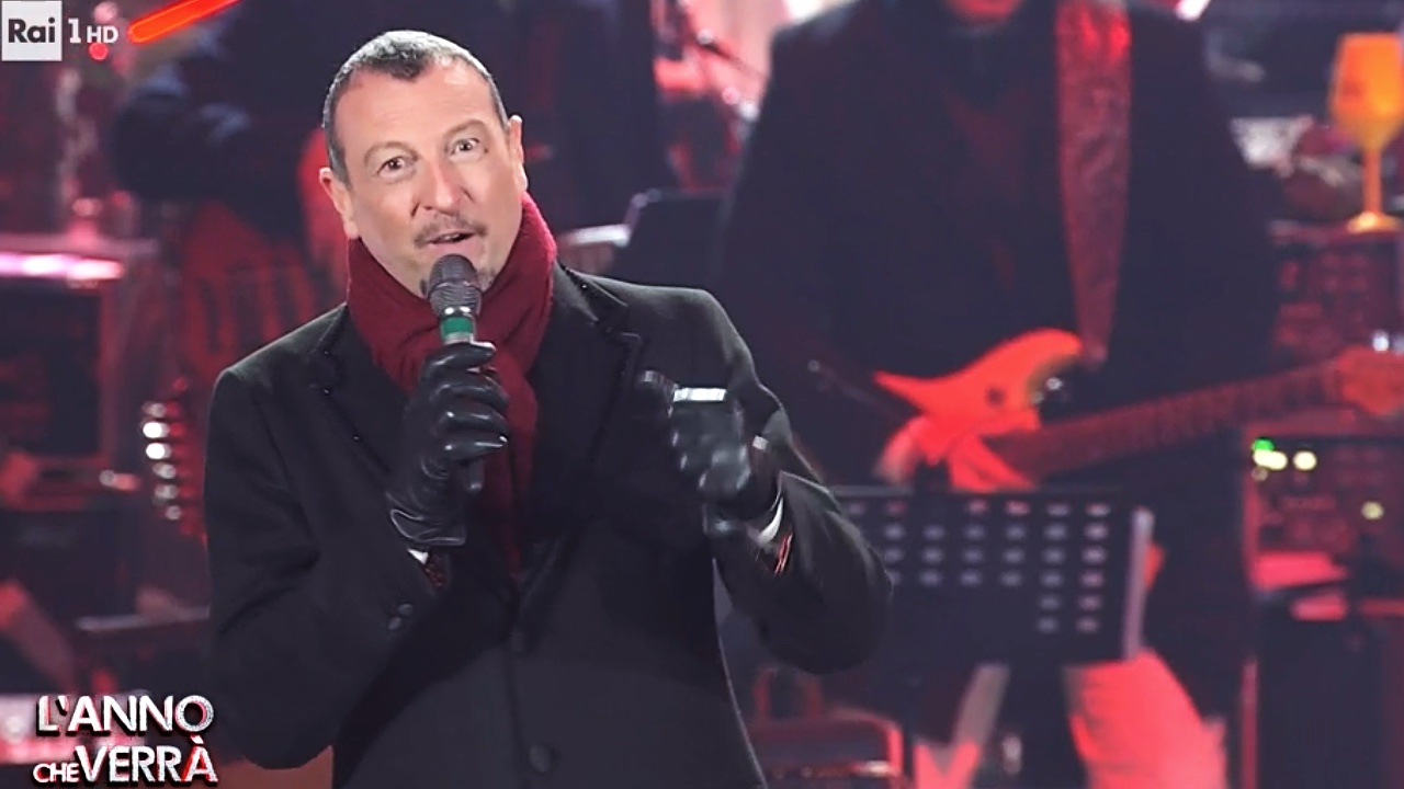 L’Anno che Verrà stasera in ritardo, Amadeus cambia orario: ecco perchè