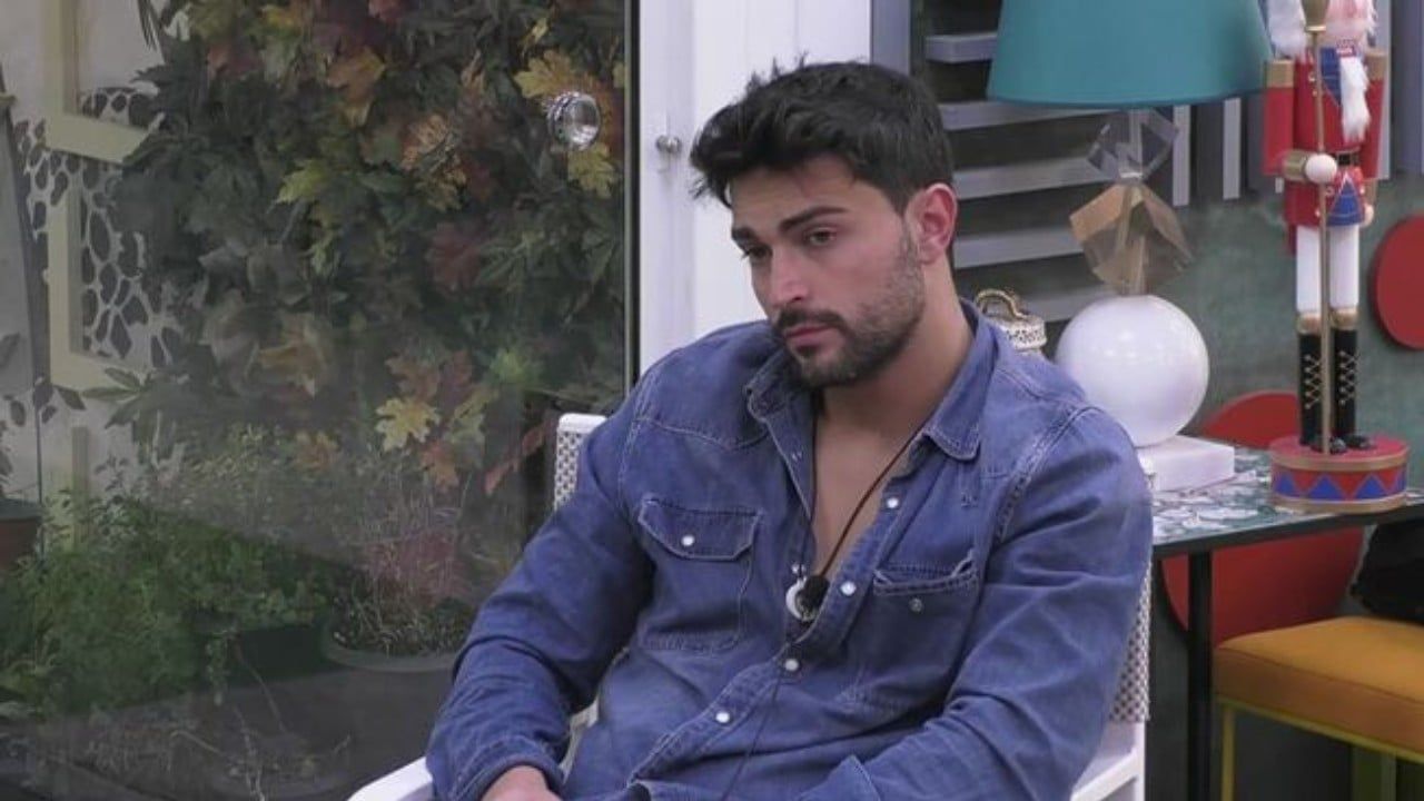 GF Vip, Davide Donadei smascherato: ecco con chi ha tradito Chiara Rabbi
