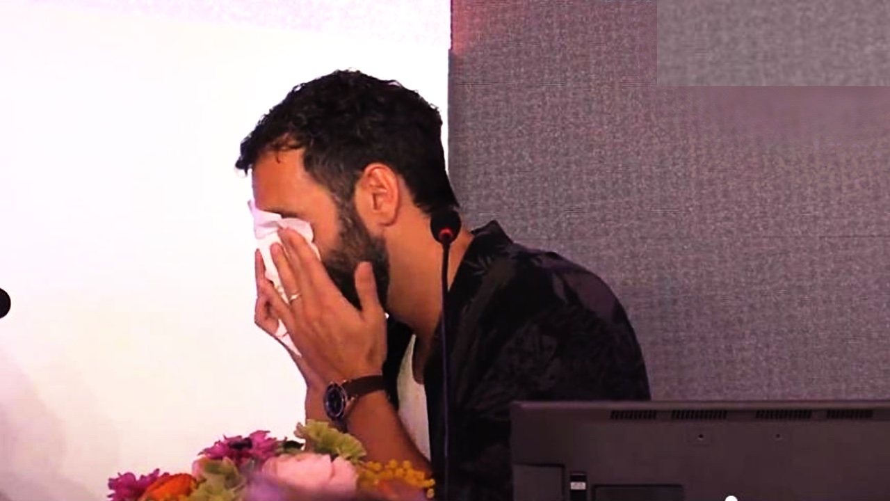 Mengoni si sfoga contro cantanti di Sanremo, poi scoppia a piangere (VIDEO)