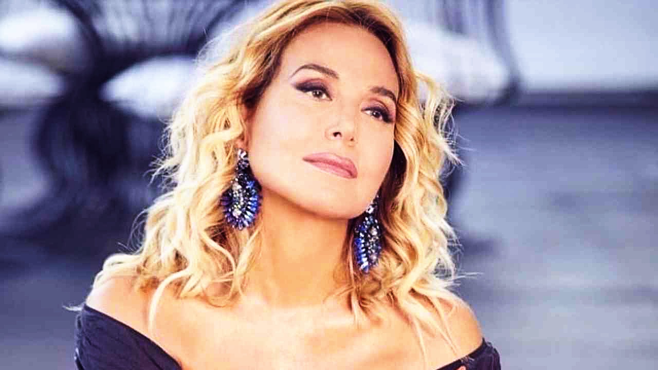 Barbara d’Urso paura in teatro, scatta allarme: “Devo scappare?”