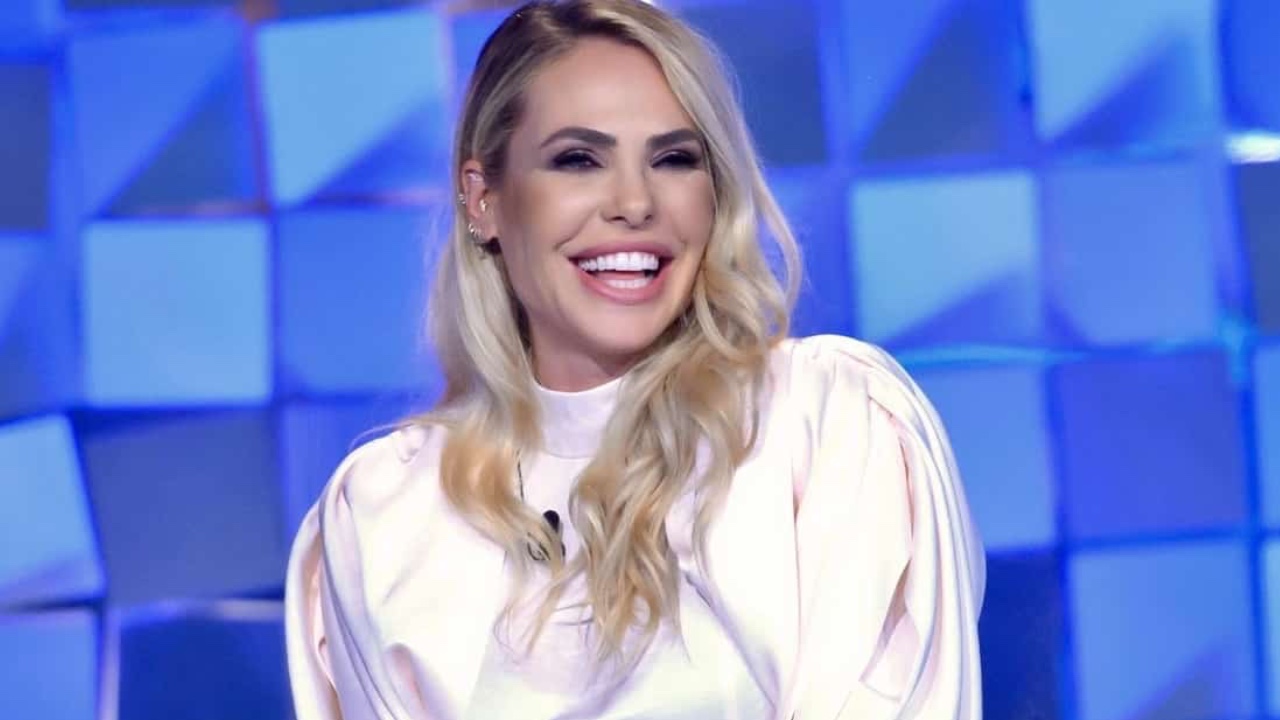 Ilary Blasi non vuole mantenimento da Totti ma figli e villa: è scontro legale