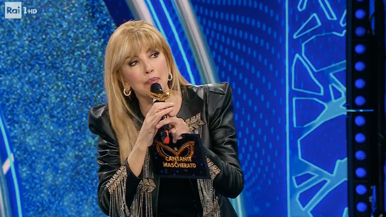 Cantante Mascherato: Milly Carlucci rimanda uno spareggio e chiude la diretta