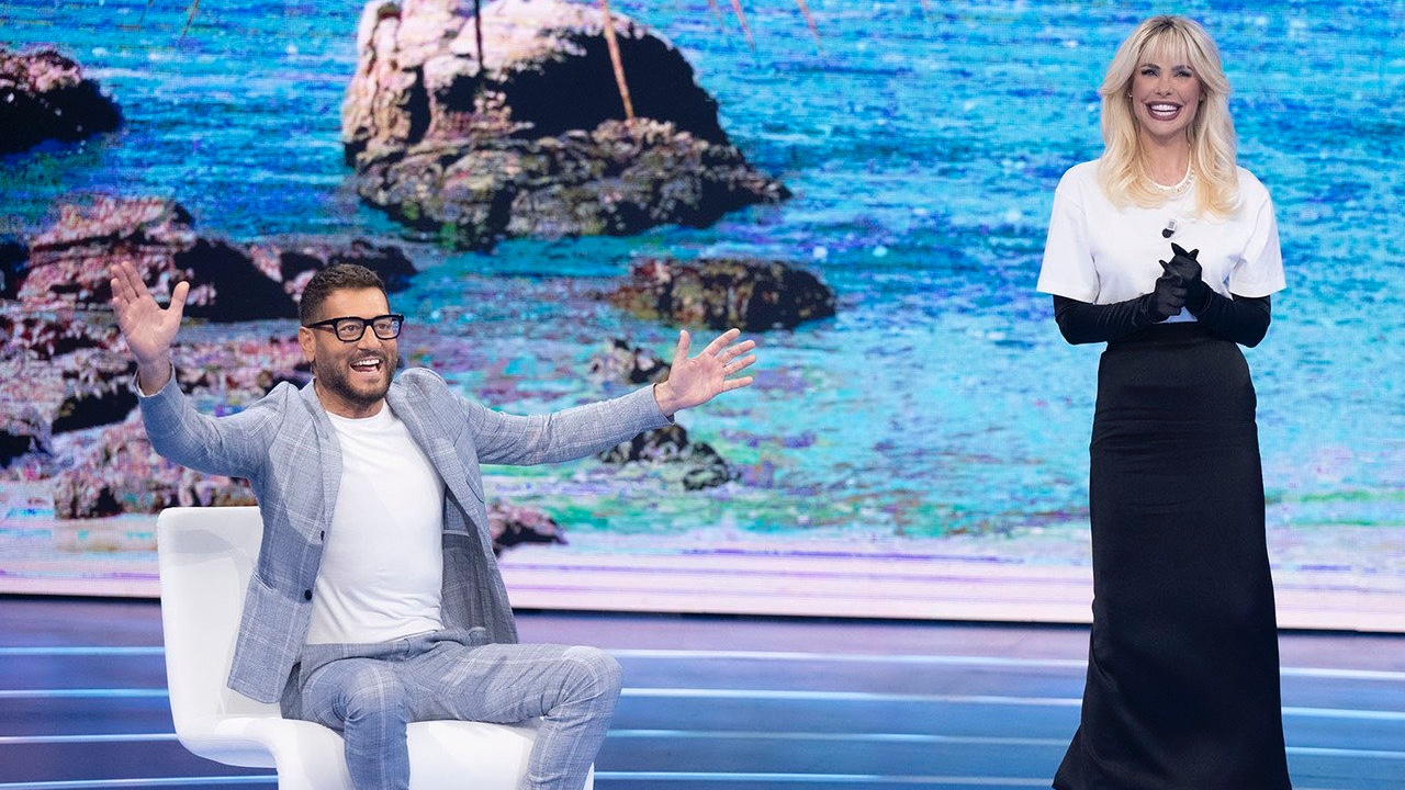 Enrico Papi vuole condurre Isola, Ilary Blasi lo blocca: tensioni in diretta