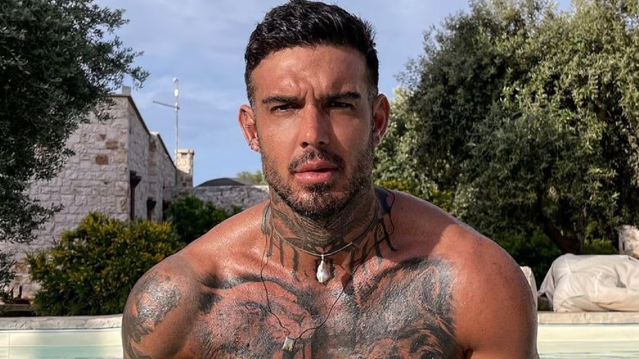 Isola, appello di Lucas Peracchi a Ilary Blasi: «Pronto a spogliarmi per te»