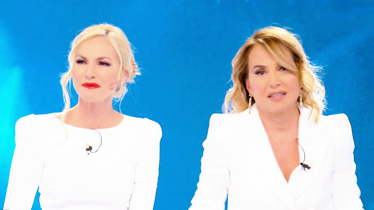 Federica Panicucci a Pomeriggio 5 dopo addio di Barbara d’Urso a Mediaset?