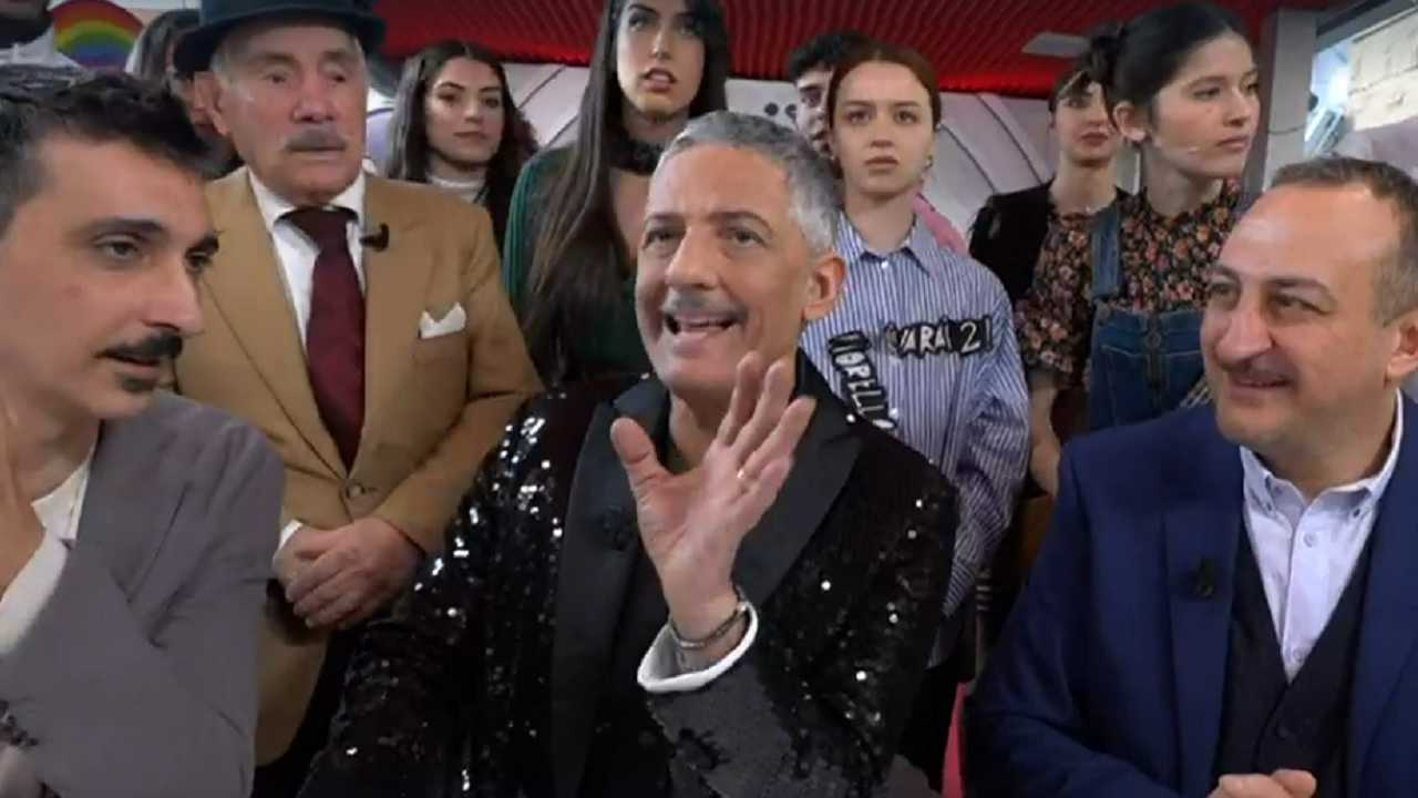 Incidente a Viva Rai 2!, Fiorello: «Si è fatta male, è stata soccorsa»