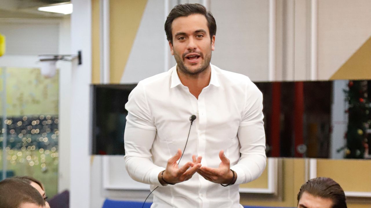 Pierpaolo Pretelli in bagno con influencer: smentita e poi conferma