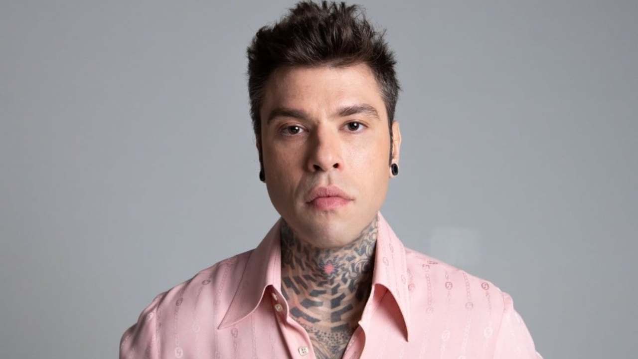 Come sta Fedez ricoverato e operato: c’entra tumore al pancreas?