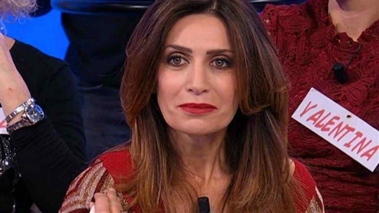 Uomini e Donne, Barbara De Santi butta il regalo di Marco: addio a Viola