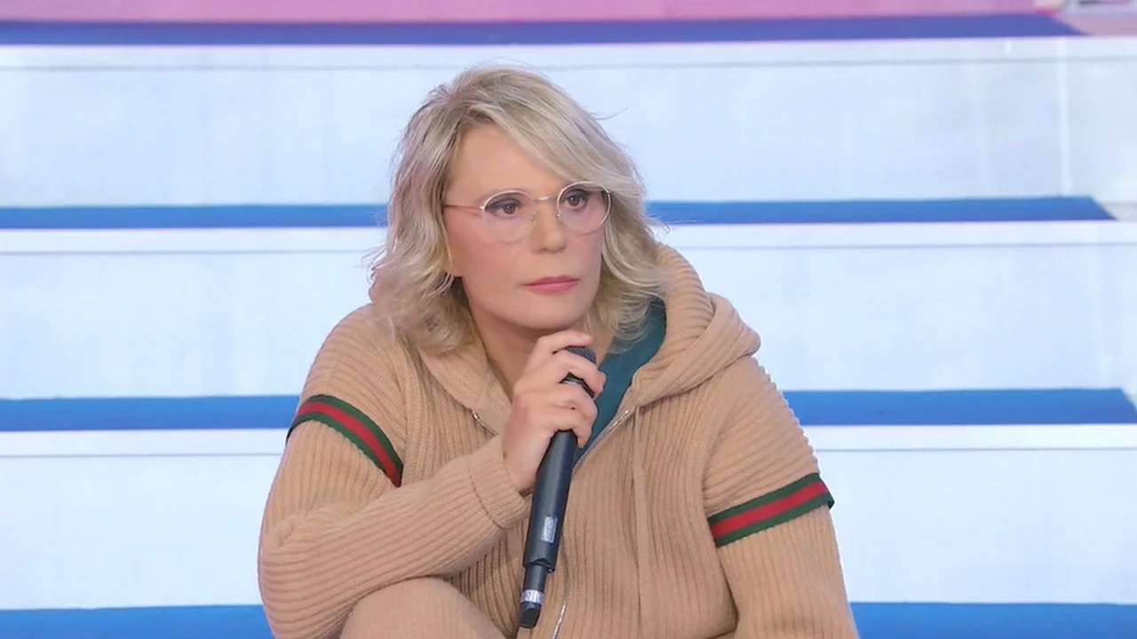 Uomini e Donne chiude per Natale. Maria De Filippi continua registrazioni