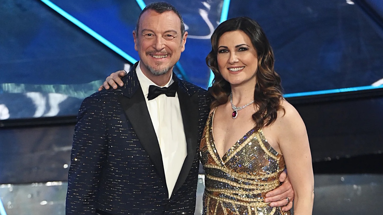Giovanna Civitillo incinta e Amadeus padre tris? Gossip e foto sospette