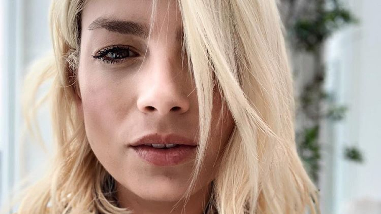 Emma Marrone insultata sull’aspetto: blocca concerto e sbotta VIDEO