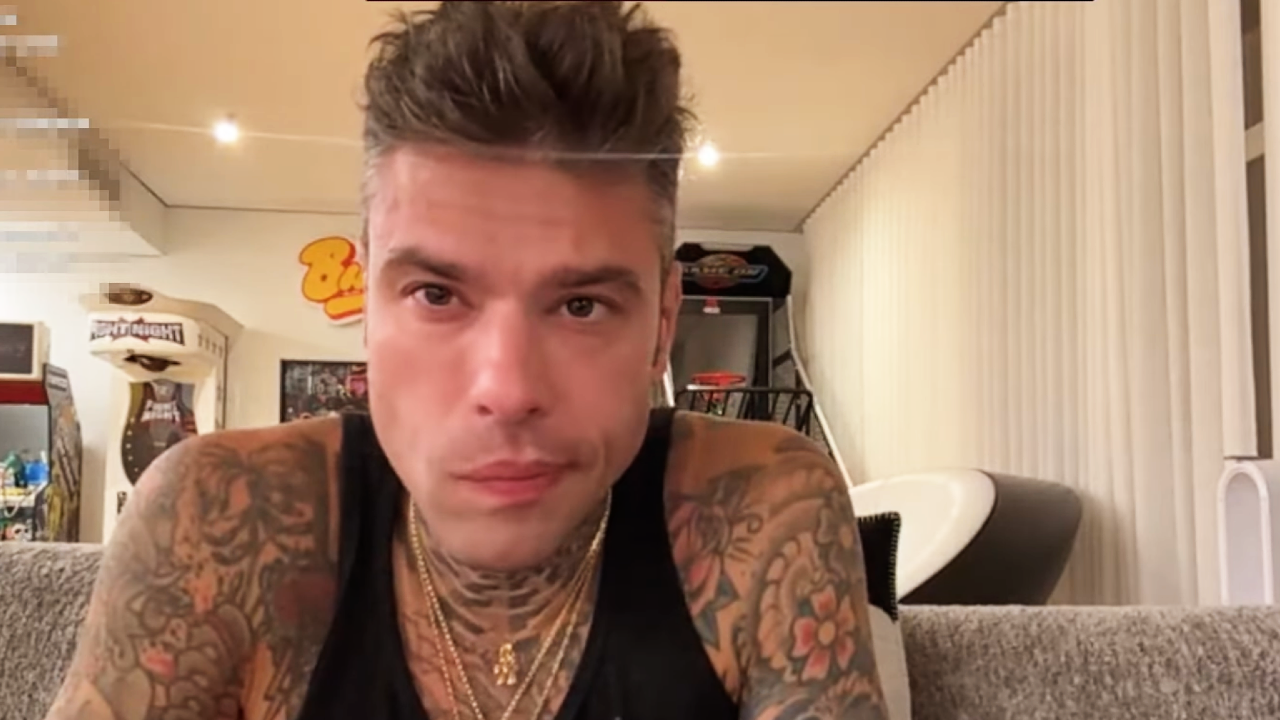 Pomeriggio 5 «programma di m*rda»: attacco di Fedez senza vergogna