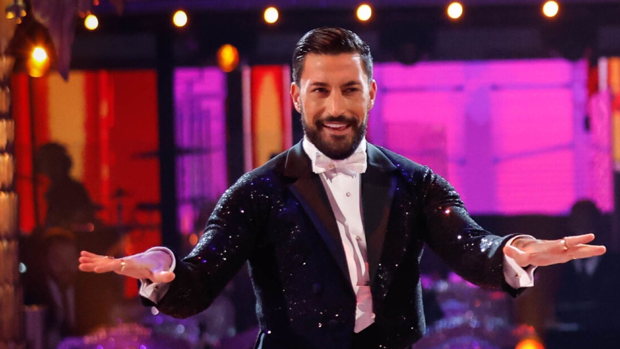 Ballando: Milly Carlucci arruola maestro accusato di bullismo a Londra
