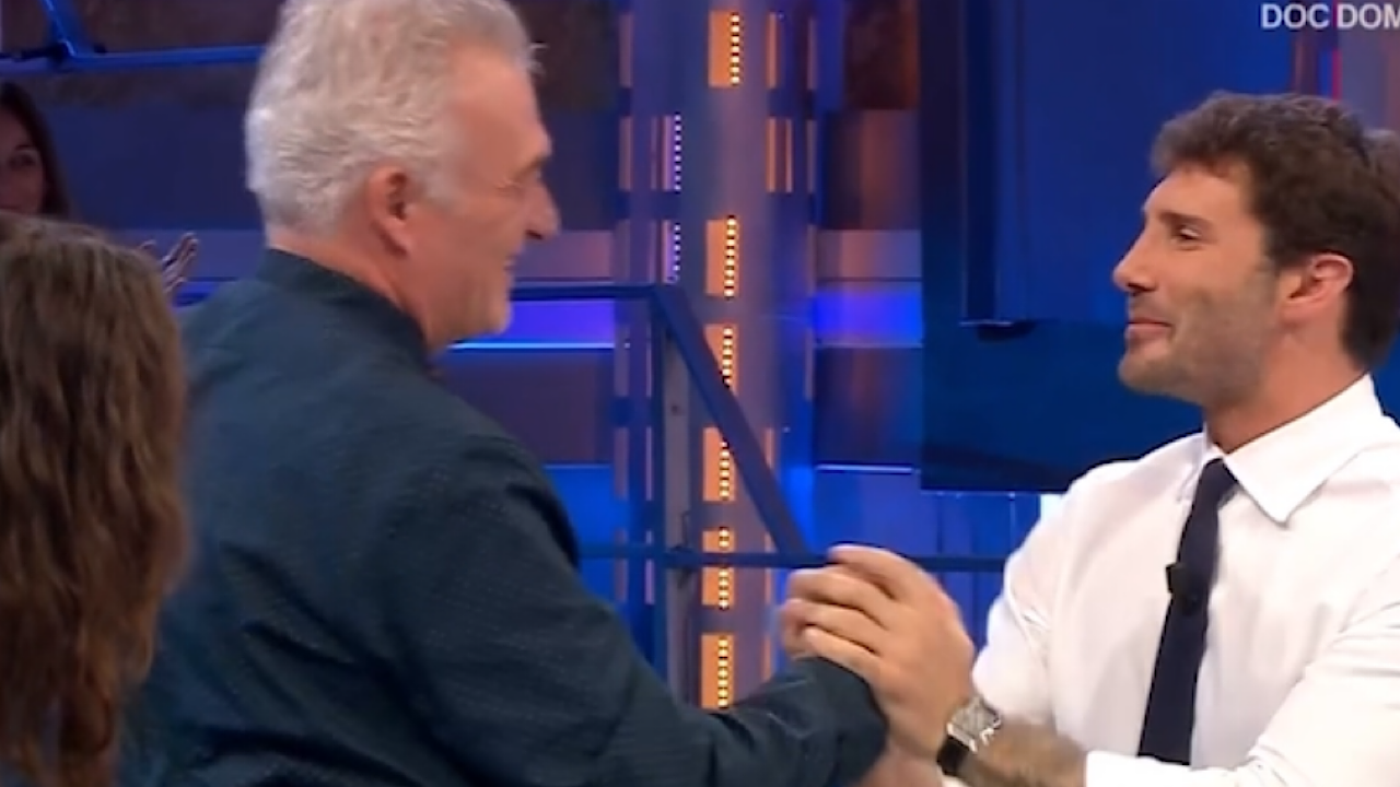 Massimo accetta quasi subito un’offerta e lascia Affari tuoi: ‘Moglie deve rifare i bagni’