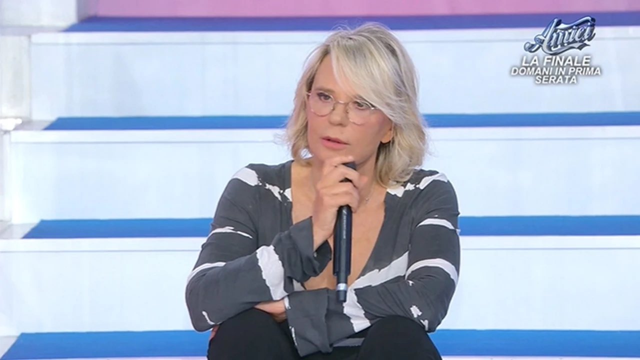 Uomini e Donne ultima registrazione, Maria De Filippi chiude: le date Uomini e Donne ultima registrazione, Maria De Filippi chiude: le date