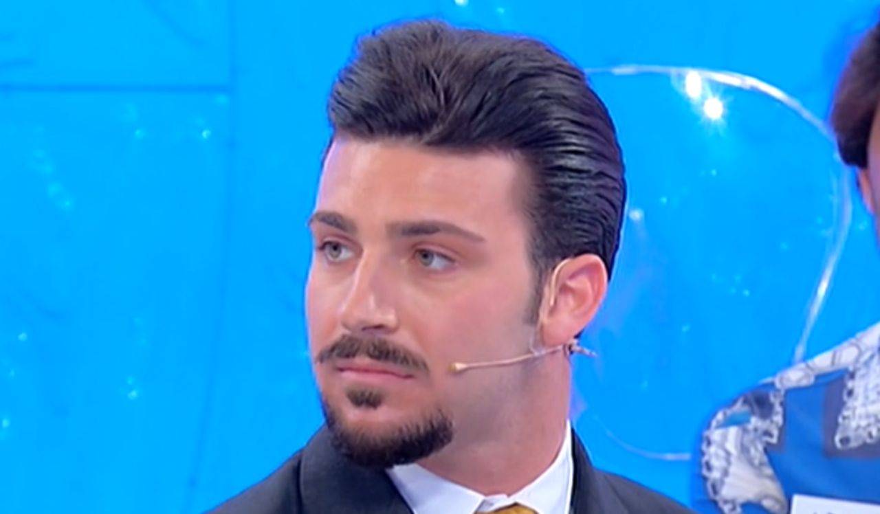 Uomini E Donne Nicola Vivarelli Manda A Casa Due Dame Scese Per Conoscerlo Uomini E Donne Nicola Vivarelli Manda A Casa Due Dame Scese Per Conoscerlo