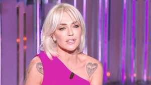 Paola Barale torna in tv con Enrico Papi: l’attacco a Ballando fa discutere