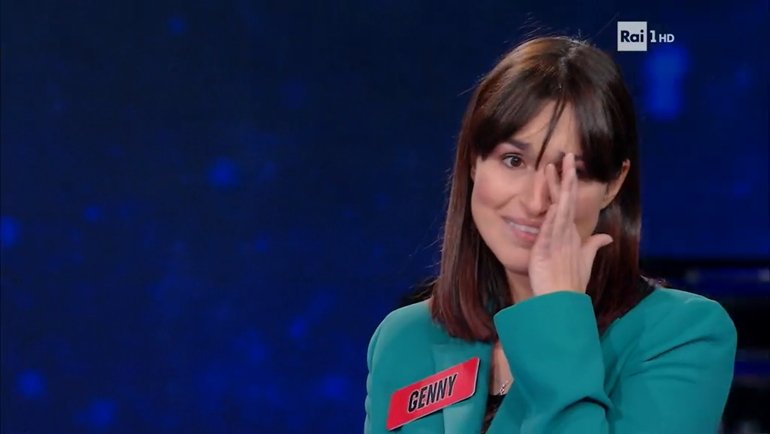L'Eredità, arriva la prima vittoria: campionessa in lacrime, Insinna tira fuori un fazzoletto