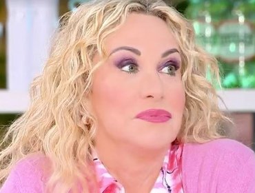 Antonella Clerici contro Mediaset? «Clonano i miei programmi». Cosa è emerso