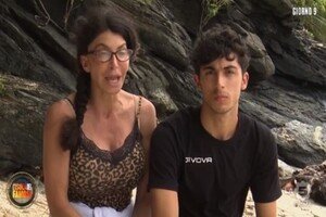 Isola dei Famosi 2022, tutti contro Carmen Di Pietro e Alessandro