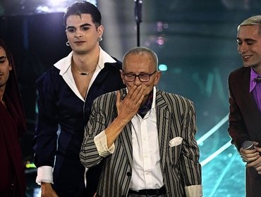 Tim Summer Hits stasera cancella Pino D'Angiò morto e i Bnkr44