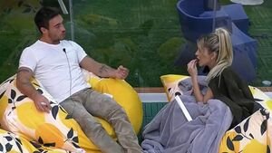 GF Vip, scatta il bacio tra Oriana e Antonino: «Questa vuole sco**re»