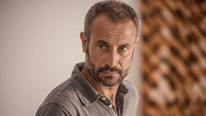 Un posto al sole, spoiler: Fabrizio sempre più folle, ma Roberto...