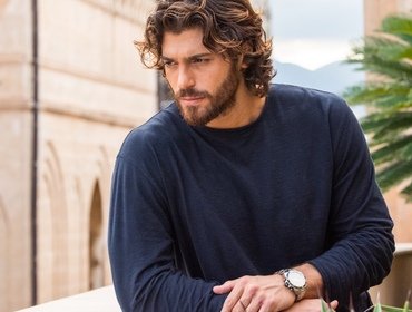Can Yaman irascibile contro fan: smentita la sua versione dei fatti