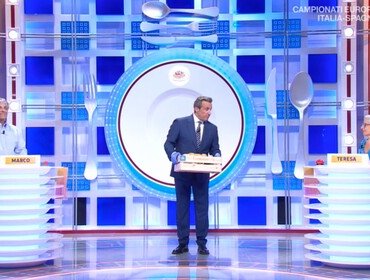 Il pranzo è servito, Teresa scalza al trono Marco: nuova vincita al quesito telefonico