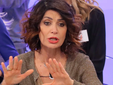 Uomini e Donne: Barbara De Santi denunciata per stalking da ex Trono Over