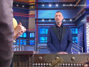 Soliti Ignoti – Il ritorno, la vincita di Sara e Alessio: Amadeus si lascia sfuggire un piccolo indizio