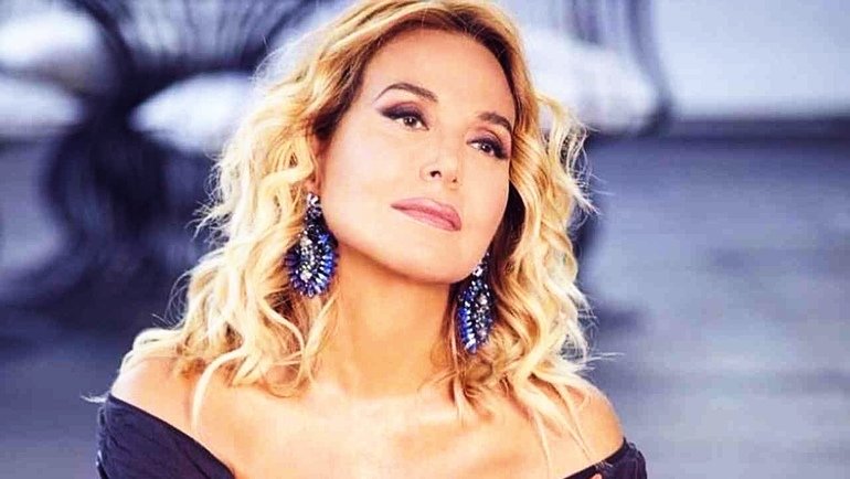 Barbara d'Urso paura in teatro, scatta allarme: “Devo scappare?”