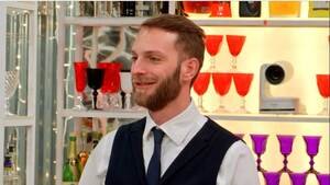 Primo Appuntamento 19 aprile, incontro a sorpresa per il barman Mauro 