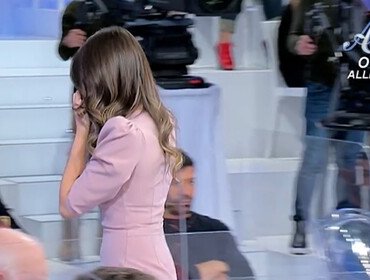 Uomini e Donne, la scelta infelice di Andrea Nicole e la richiesta di Elena a Leonardo
