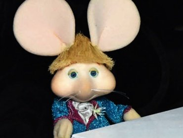 Chi è Topo Gigio: storia, voce, debutto a Eurovision dopo Sanremo 2025