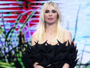 Isola dei Famosi stasera non va in onda: negli studi camera ardente Berlusconi