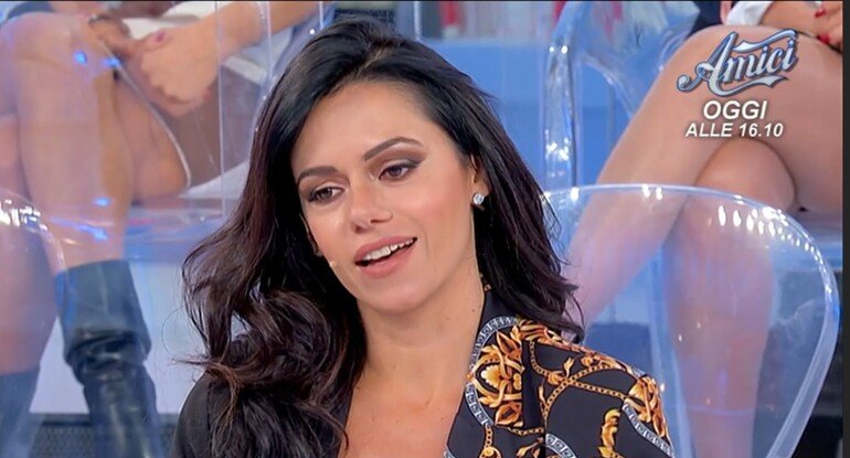 Uomini e Donne, Gianni Sperti a Marika: 'Lo stai stuzzicando'