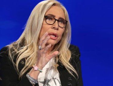 Mara Venier ingannata sul comunicato: «Perché ho sbagliato a leggerlo»