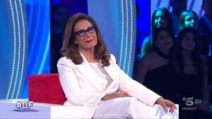 Cesara Buonamici bocciata, GF «laboratorio dell’orrore»? Replica a Grasso