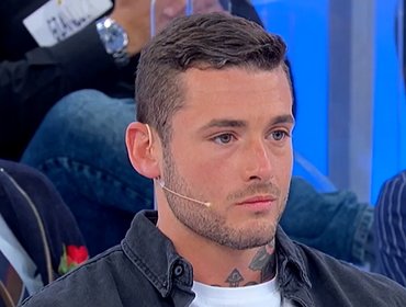 Uomini e Donne, Matteo Ranieri bacia Valeria: 'con me non si deve preoccupare'
