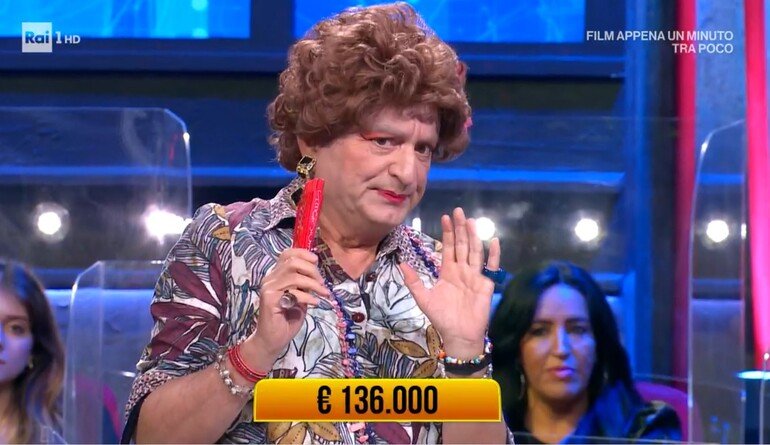 Soliti Ignoti - Il ritorno, la Signora Coriandoli all'ignoto di Battipaglia: 'è della Bassa Italia'