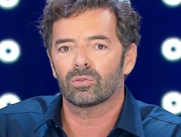 Alberto Matano in quarantena: «Contatto con positivo al Covid»