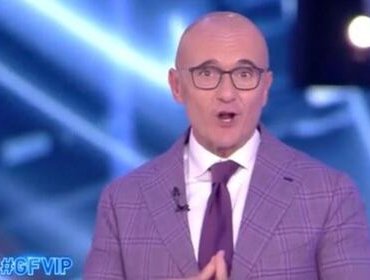 GF Vip, insulti degli autori: Endemol Shine Italy chiede scusa